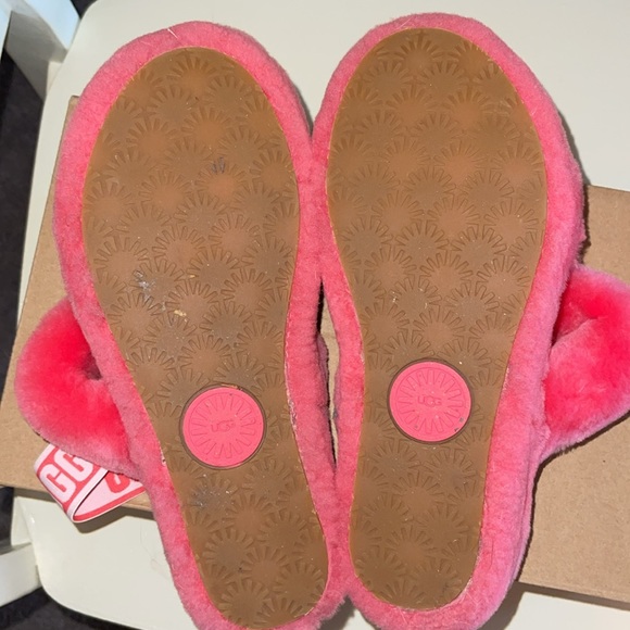 EUC UGG SLIPPERS pink and so soft. - Picture 4 of 4